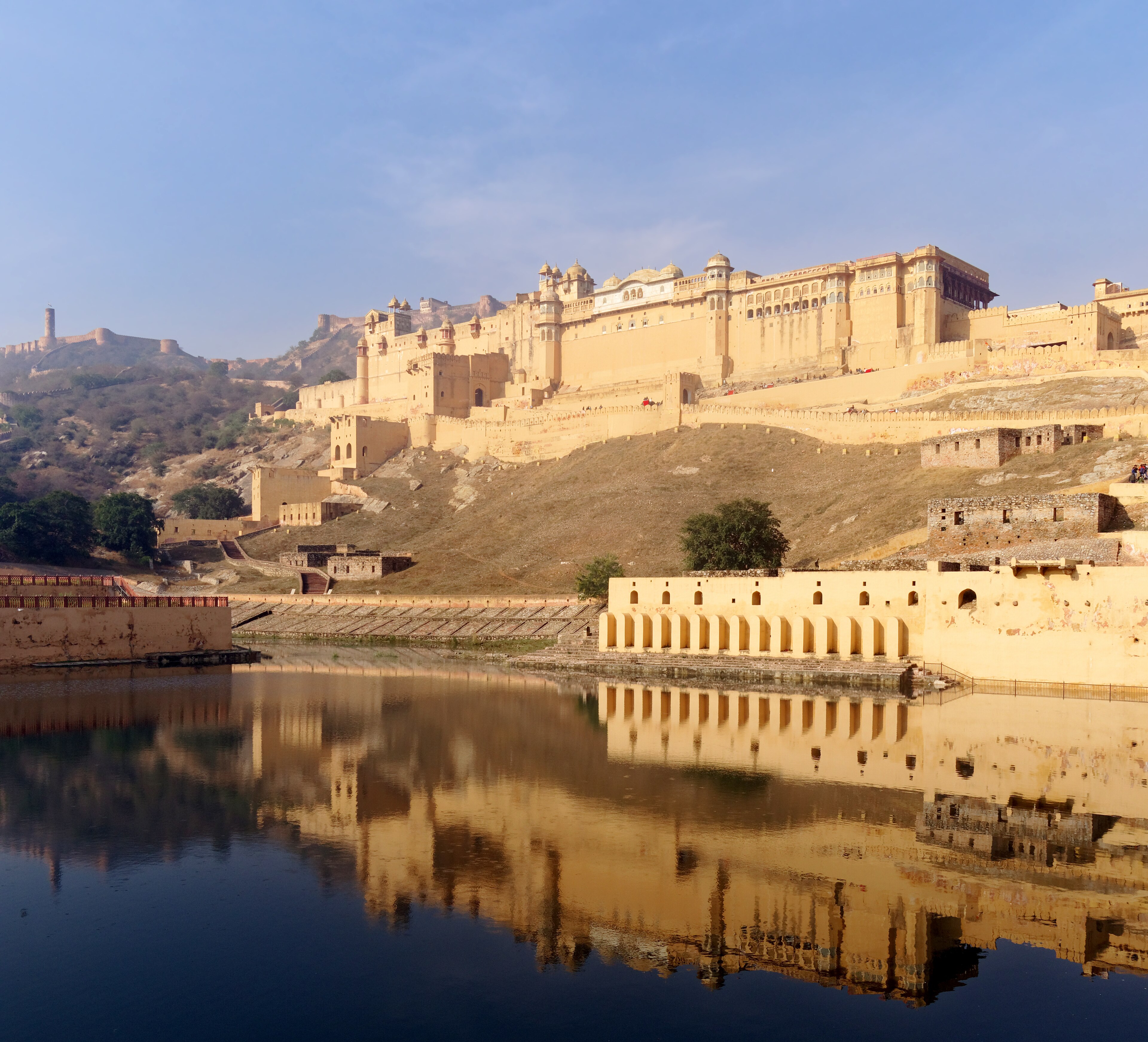 Lake Pichola and City Palace at sunset in Udaipur, Rajasthan
